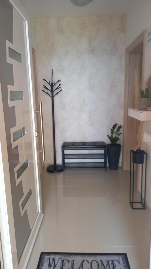 Apartment Dandelion Brela Bagian luar foto